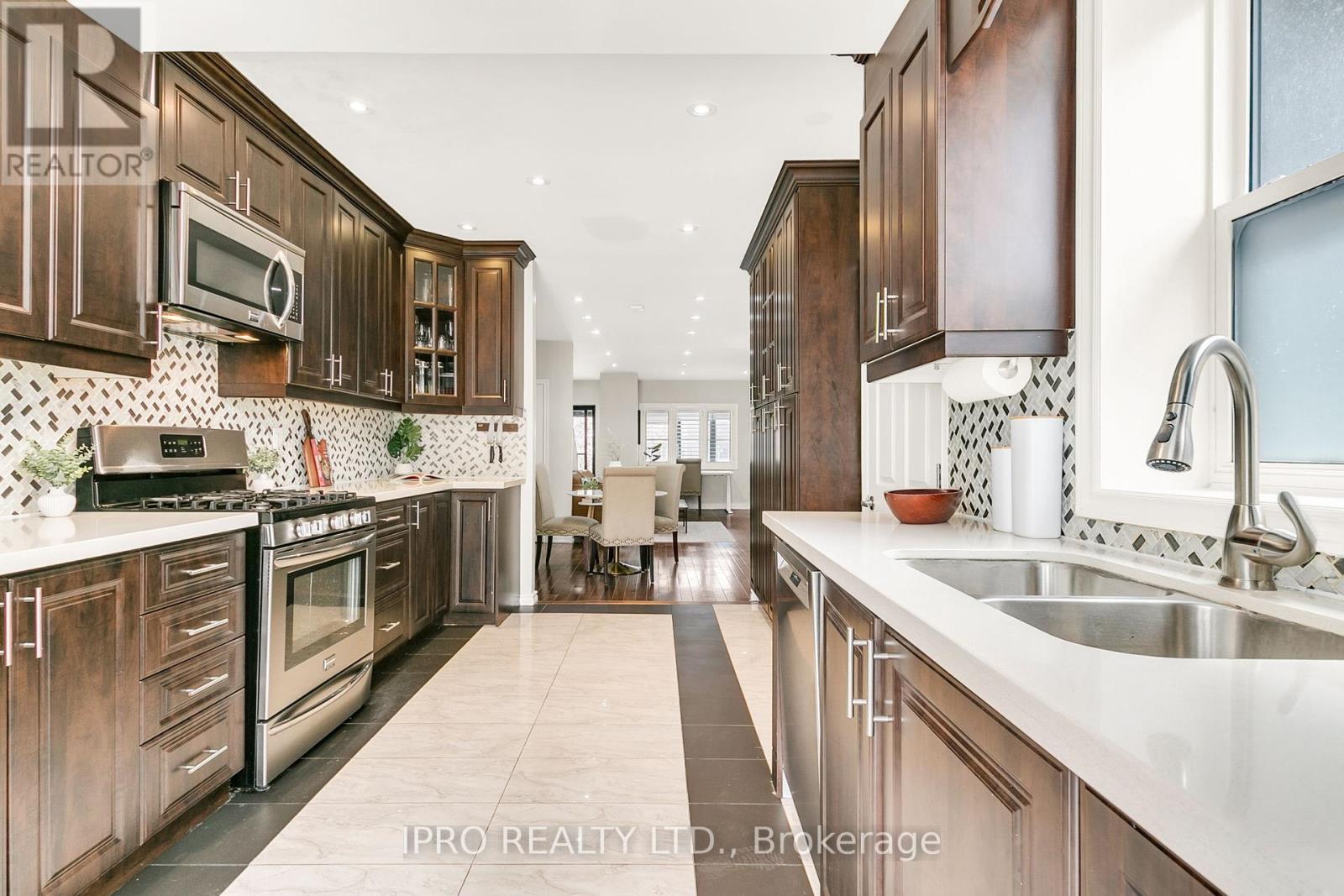 268 Mcroberts Avenue, Toronto, Ontario  M6E 4P6 - Photo 13 - W12106944