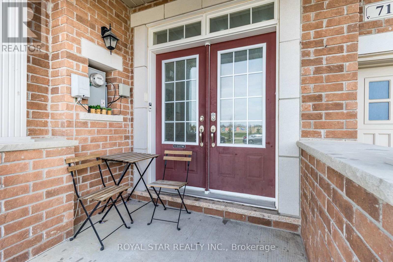 Property at 71 RELTON CIRCLE image 3