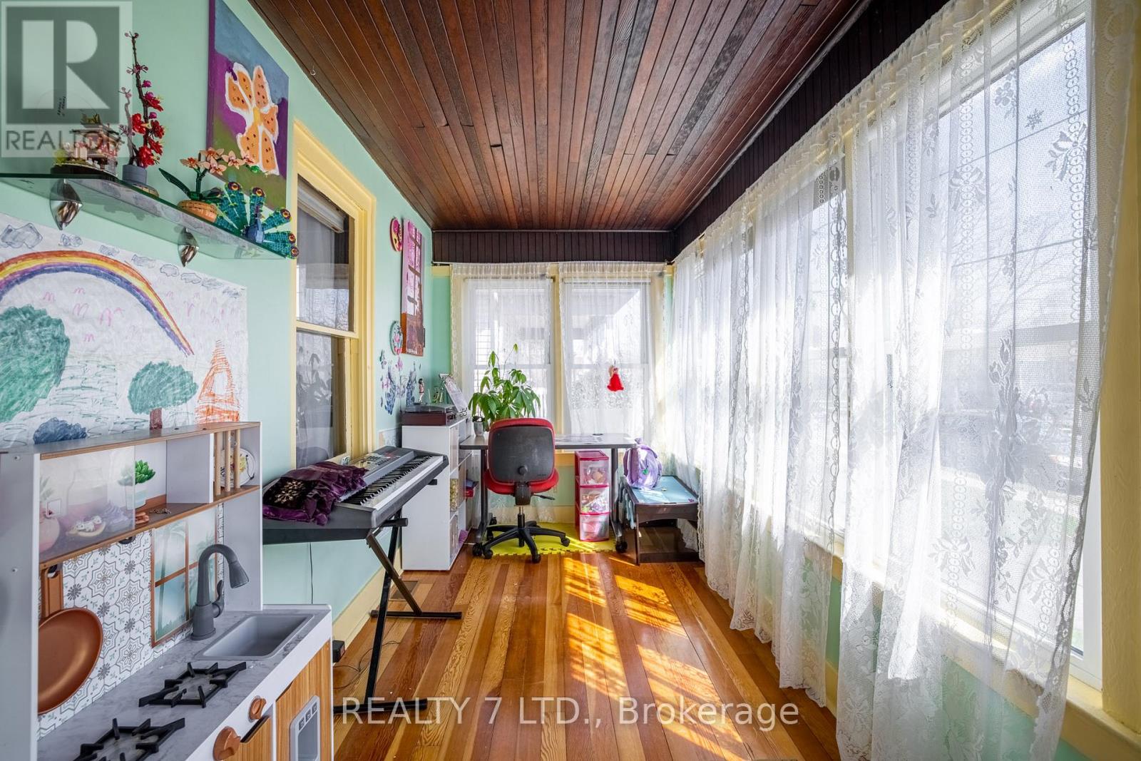 5917 Symmes Street, Niagara Falls, Ontario  L2G 2G4 - Photo 3 - X12081143