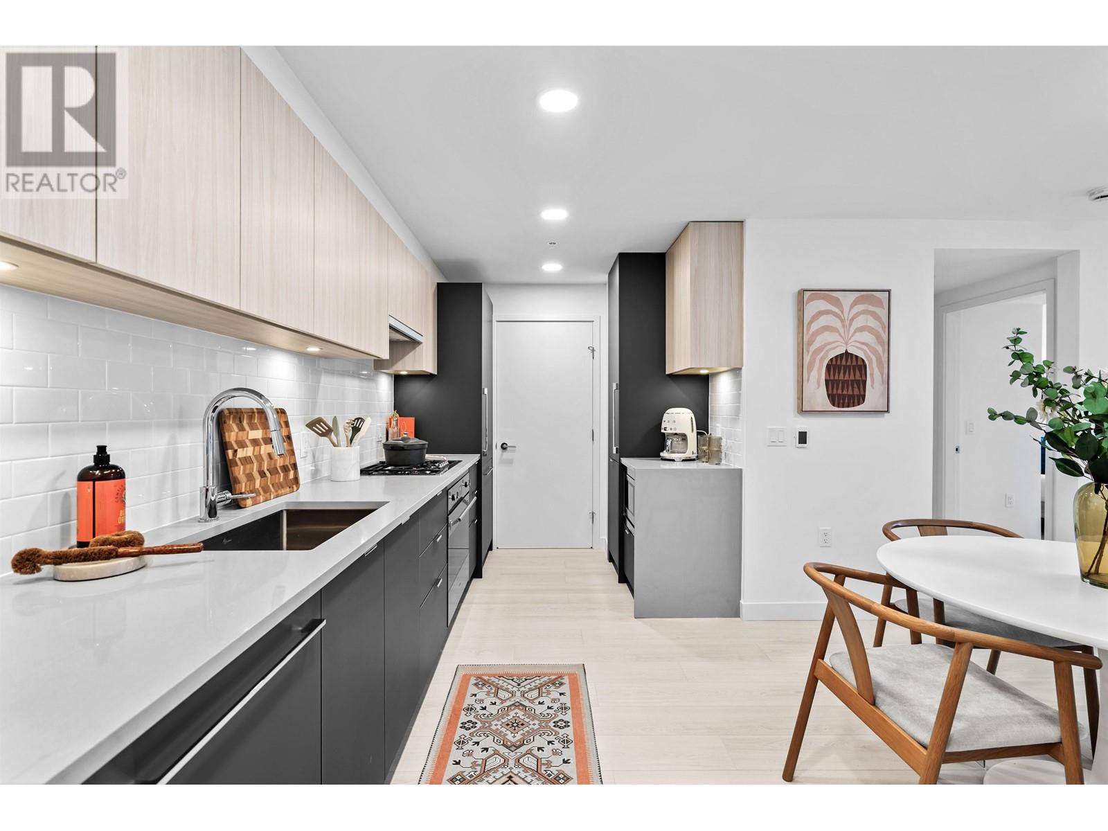303 2419 Grant Street, Vancouver, British Columbia  V0V 0V0 - Photo 5 - R2985229