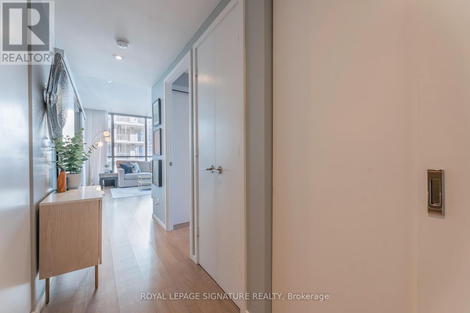 Property at 2006 - 8 CHARLOTTE STREET image 3
