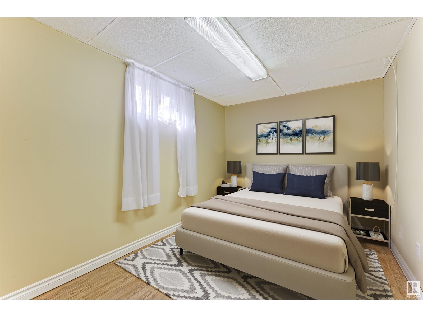 Property at 7621 91 AV NW image 1