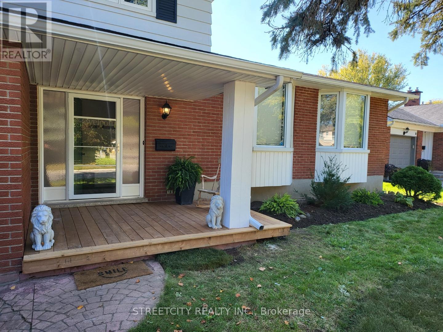 Property at 10 MILFORD CRESCENT image 3