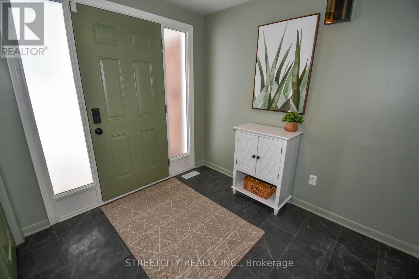 Property at 10 MILFORD CRESCENT image 4