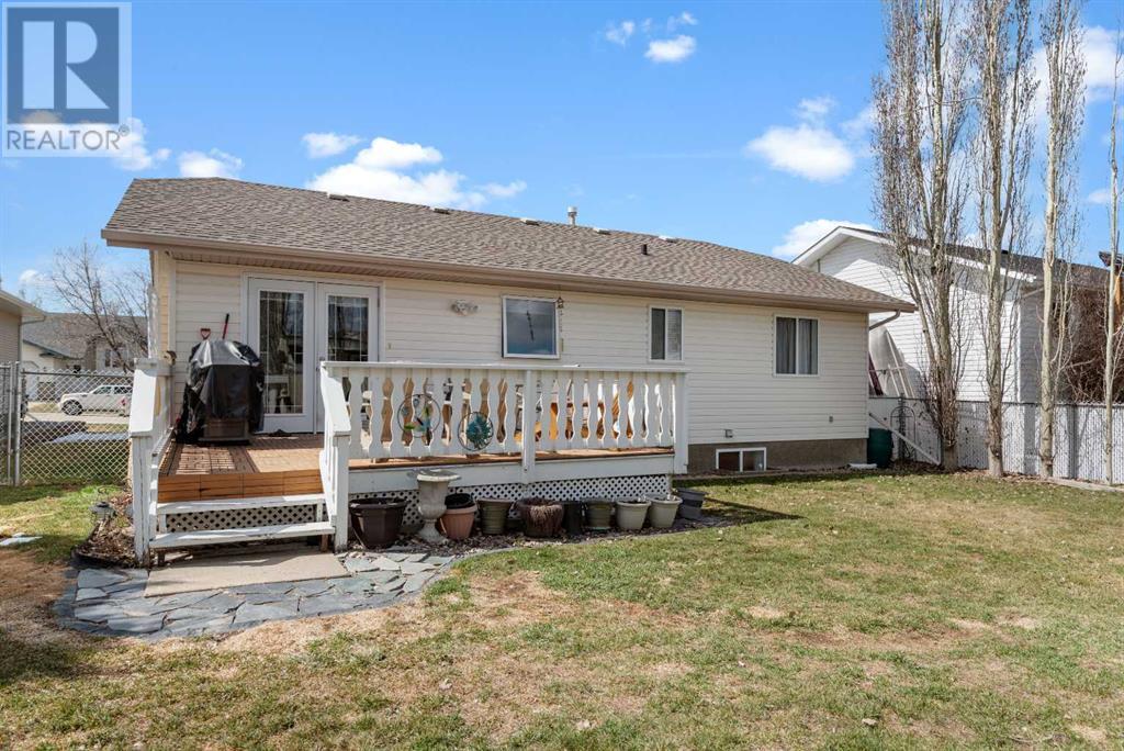 75 Fern Glade Crescent, Sylvan Lake, Alberta  T4S 1Z5 - Photo 3 - A2214340