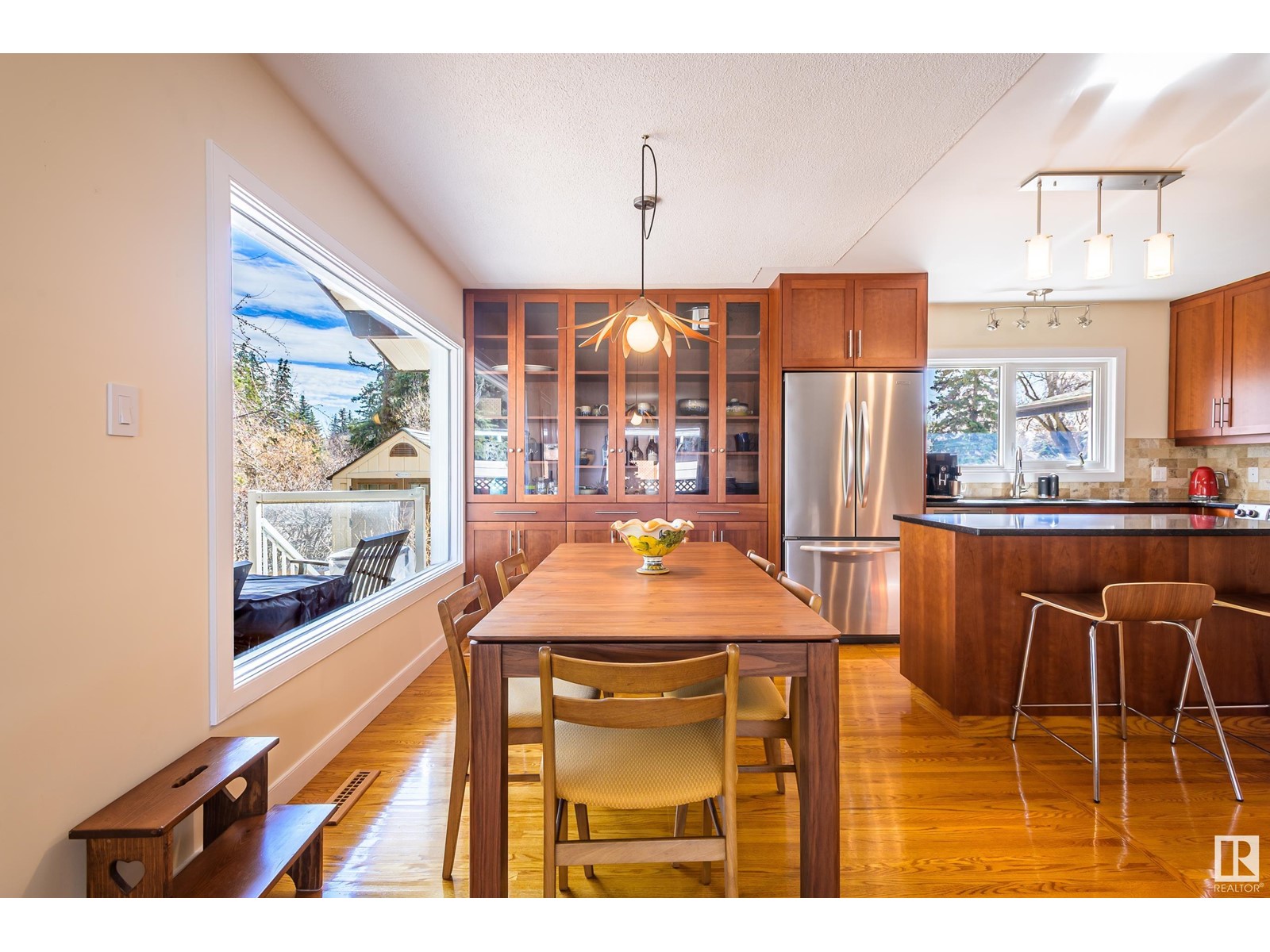 Property at 9330 146 ST NW NW image 3