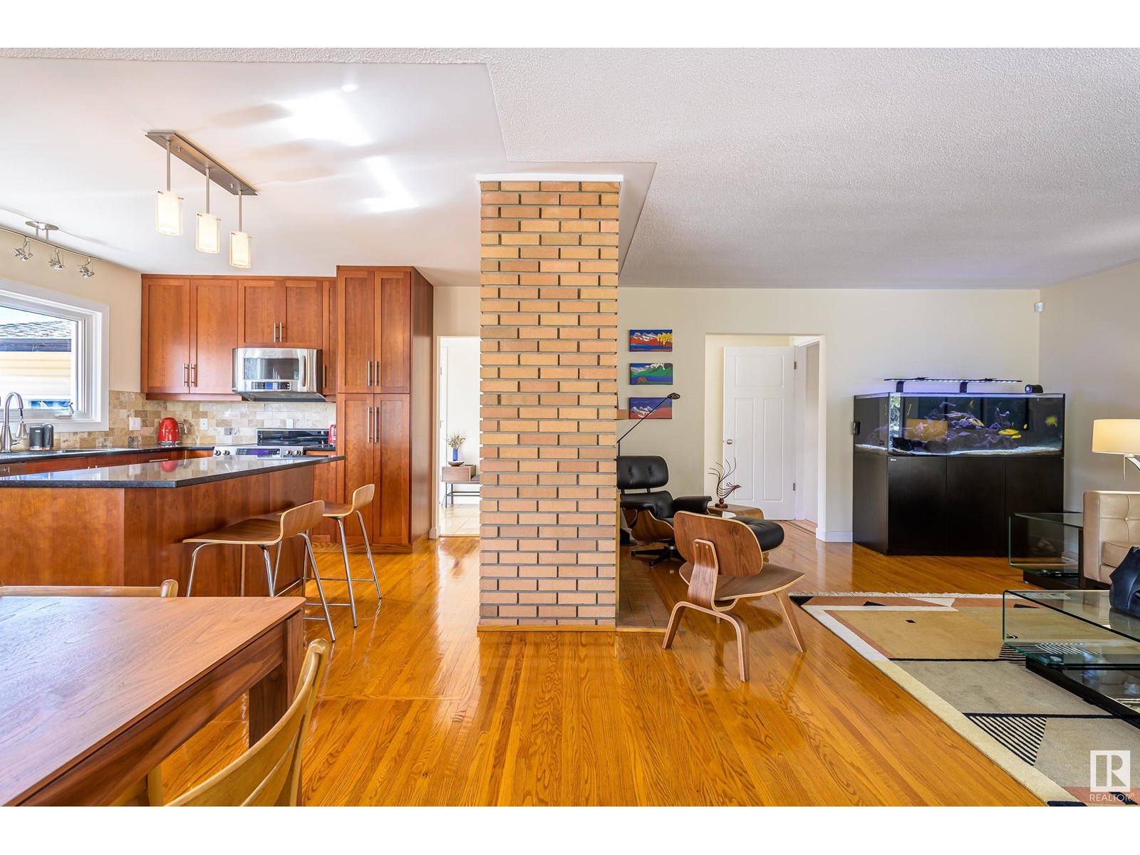 Property at 9330 146 ST NW NW image 2