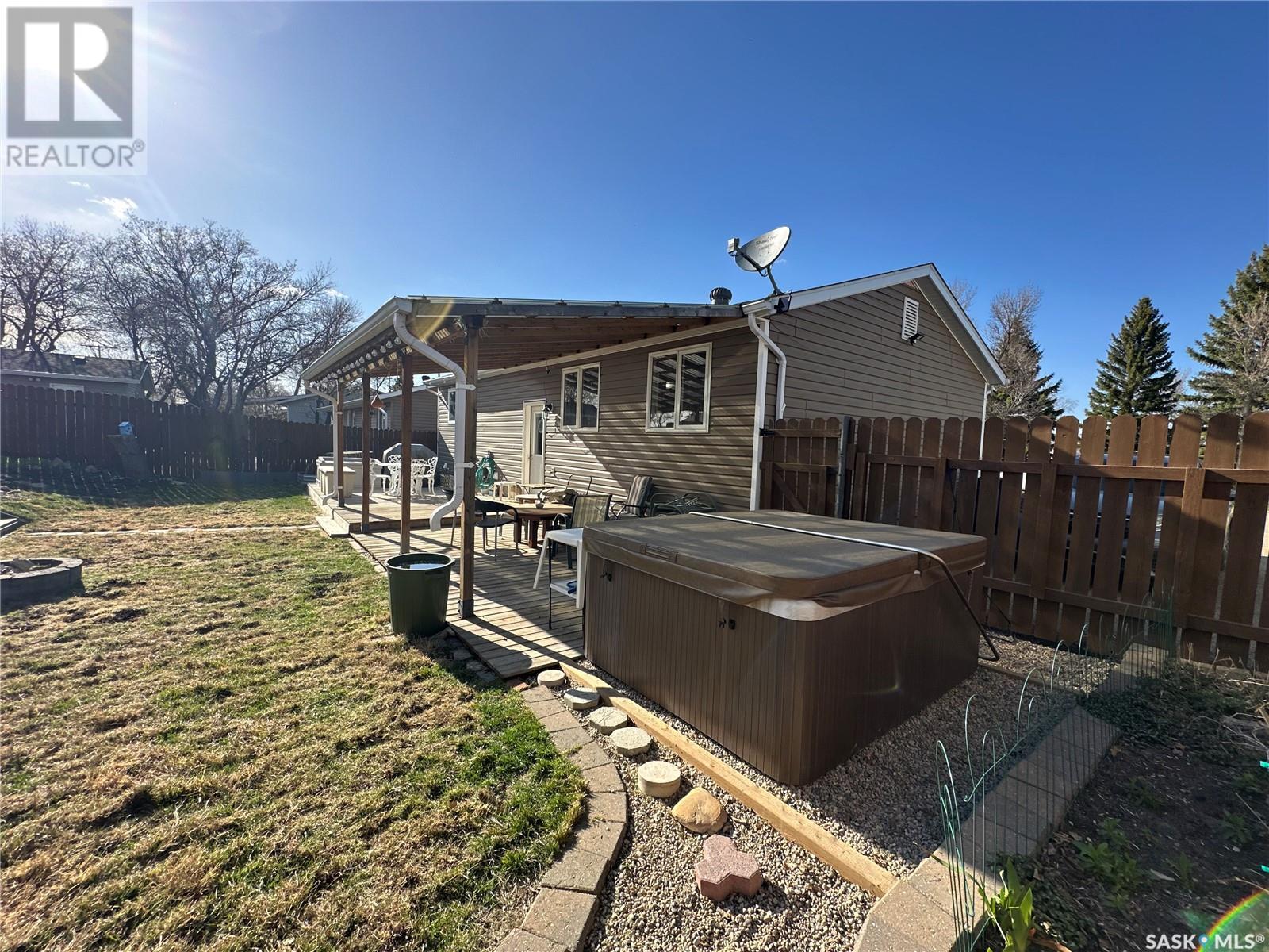 Property at 262 Burke CRESCENT image 2