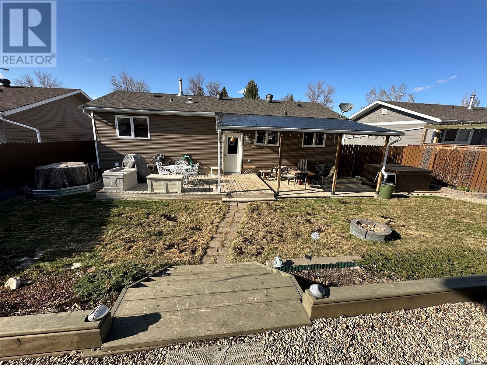 Property at 262 Burke CRESCENT image 3