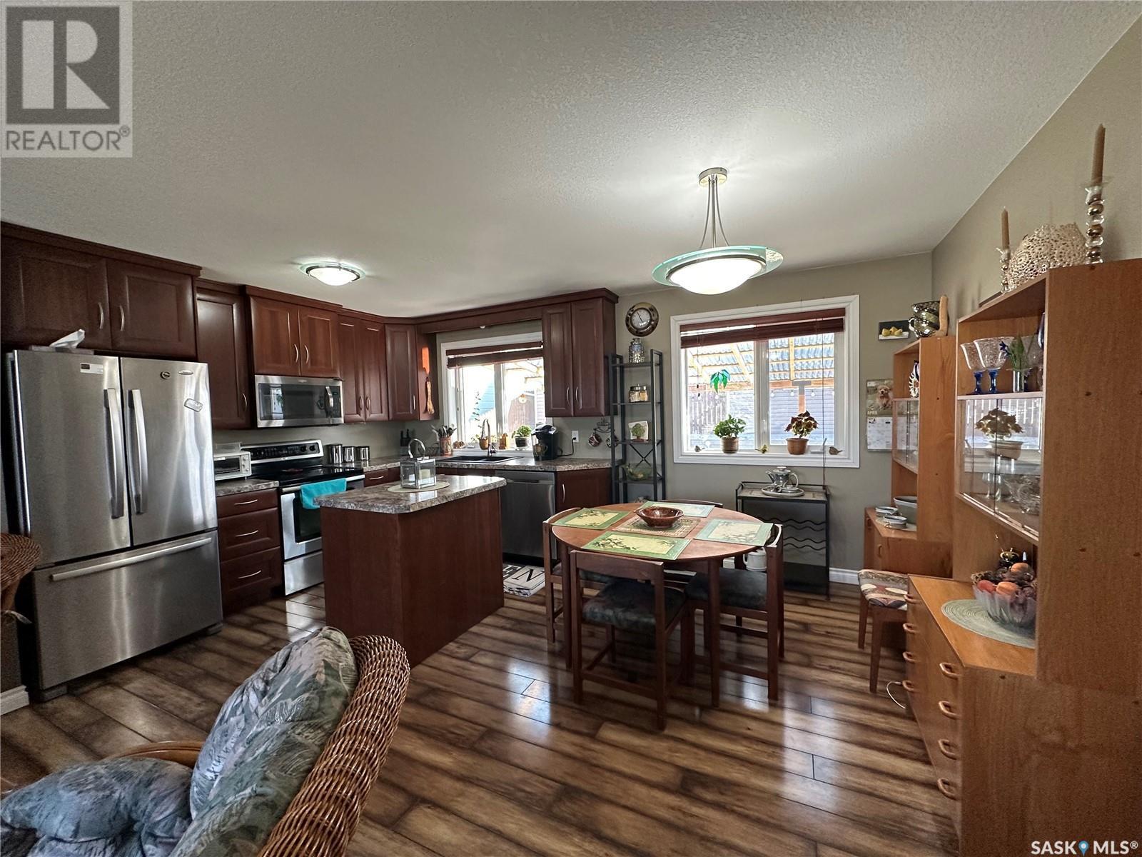Property at 262 Burke CRESCENT image 5