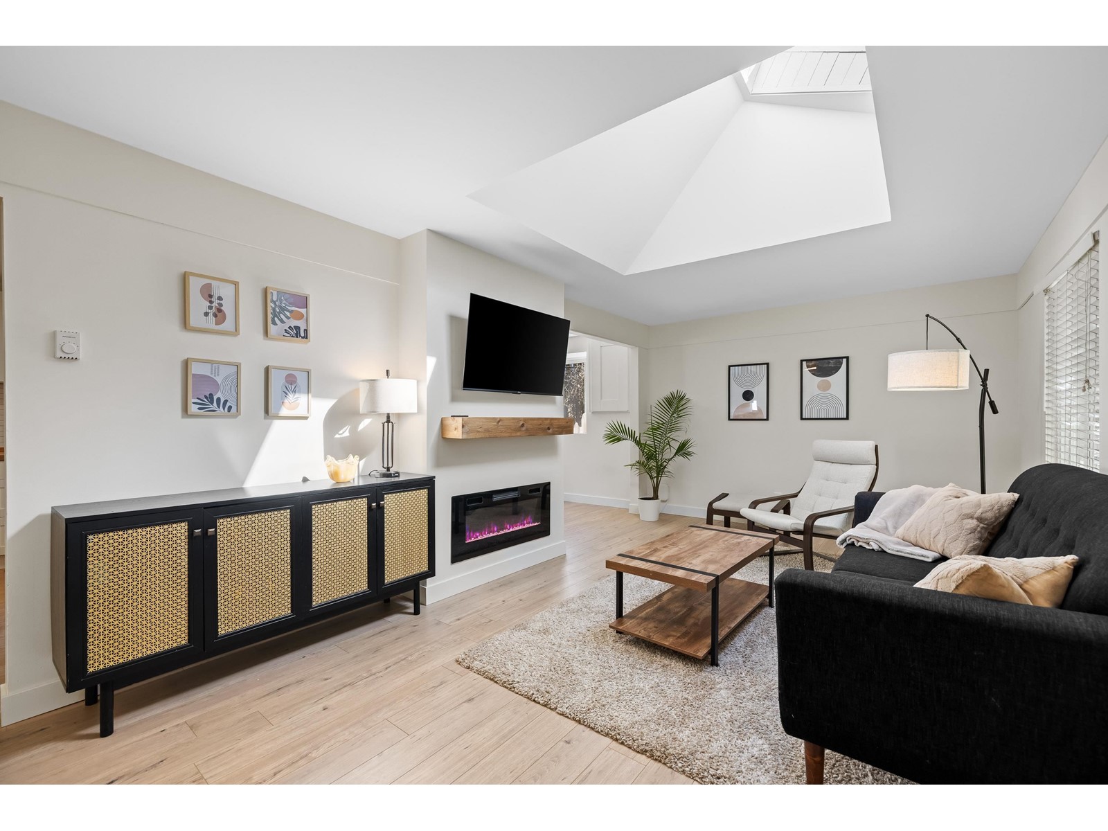 Property at 34895 LABURNUM AVENUE image 3