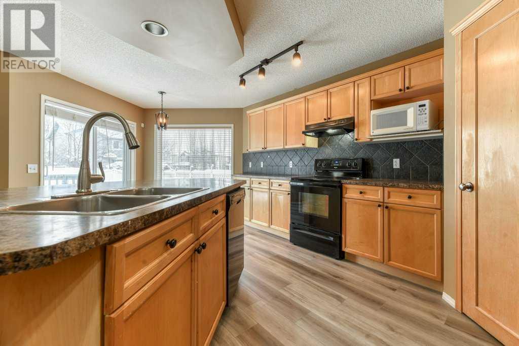Property at 82 TUSCANY RAVINE Road NW image 3