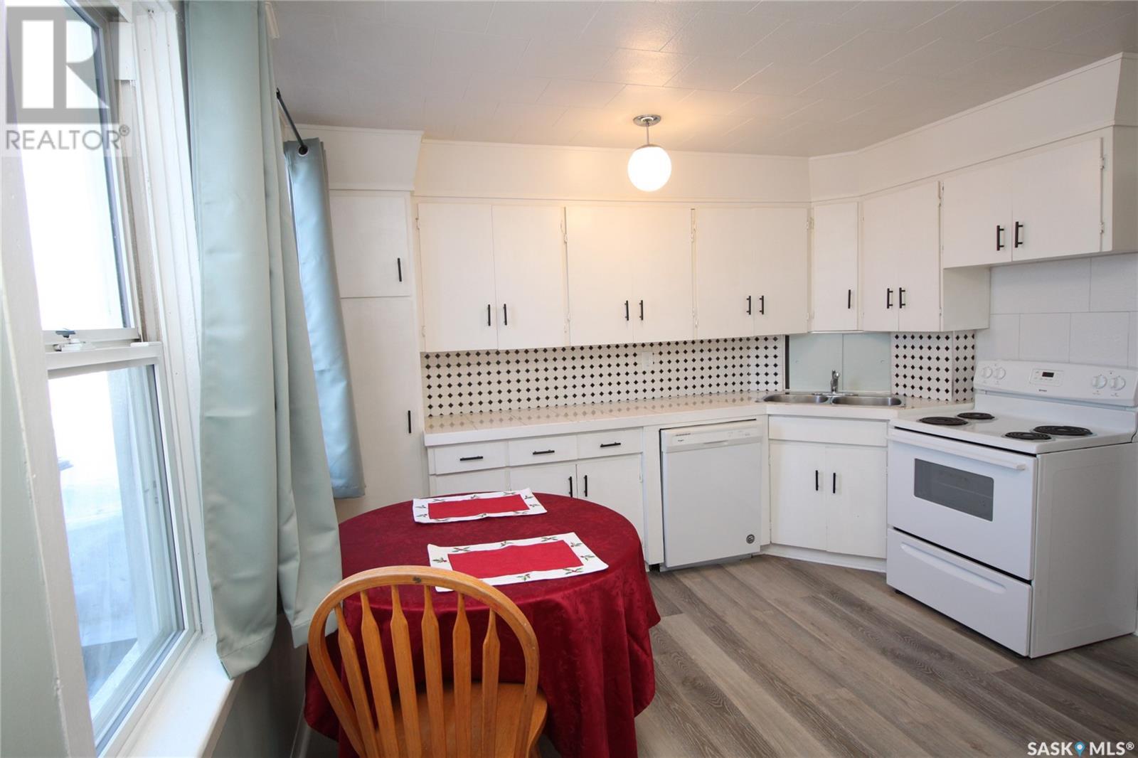 Property at 227 M AVENUE N image 3