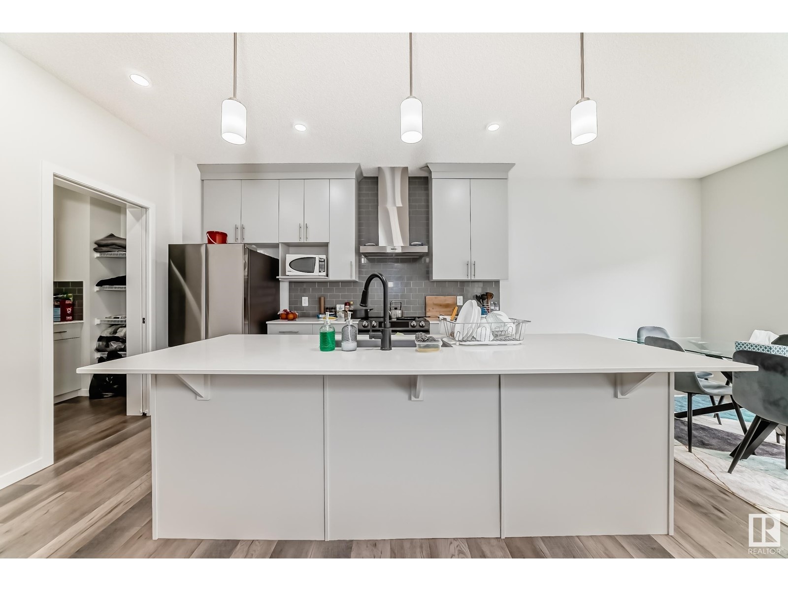 Property at 1619 16 ST NW image 2