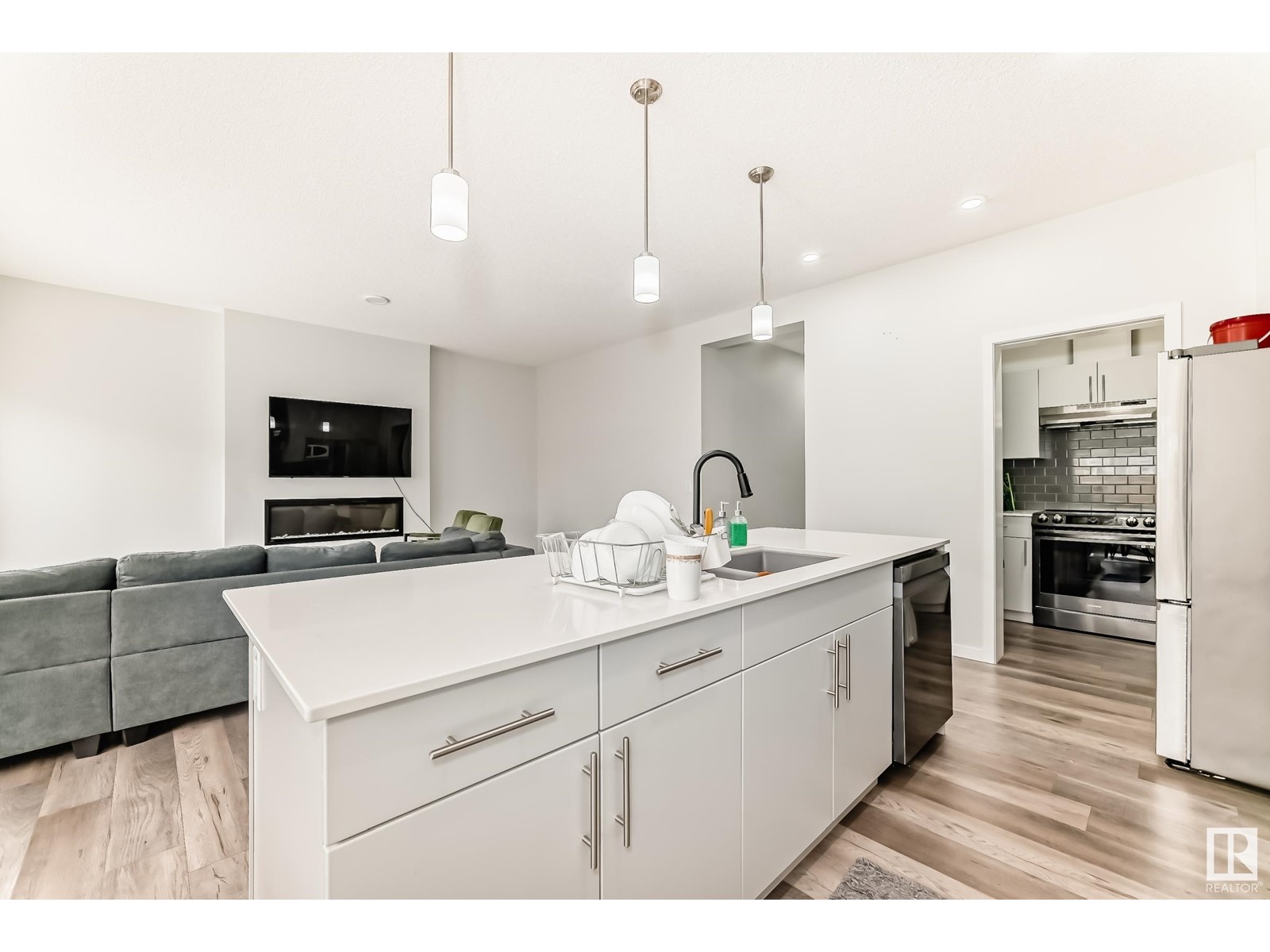 Property at 1619 16 ST NW image 5