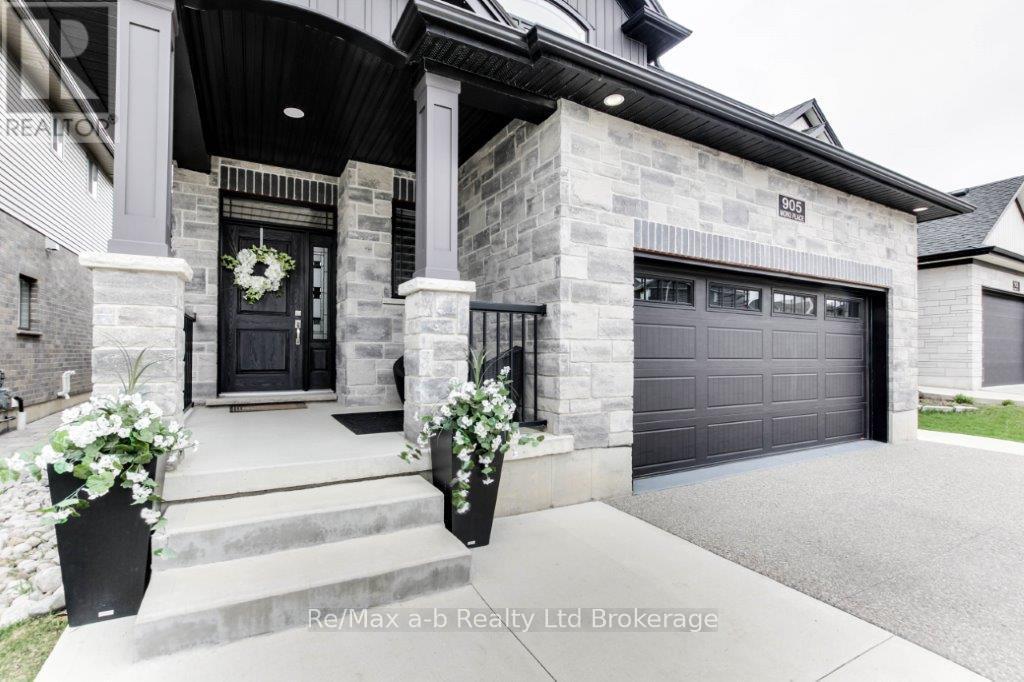 Property at 905 MORO PLACE image 3