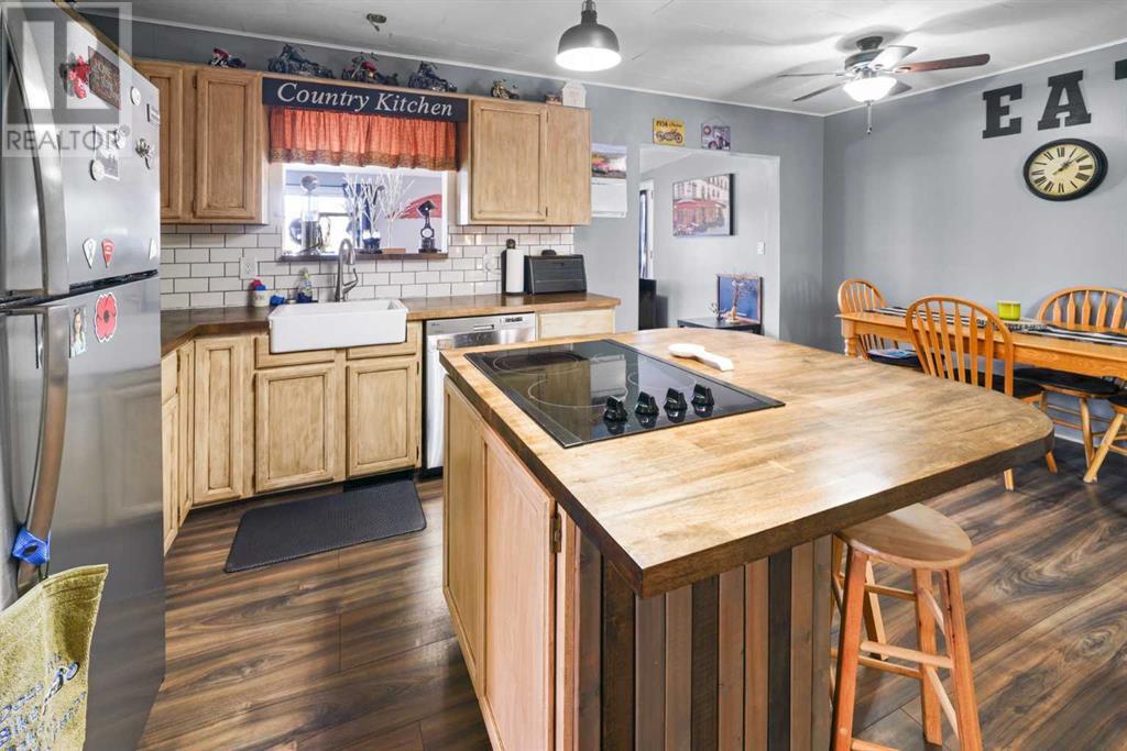 Property at 4110 33 Street image 3