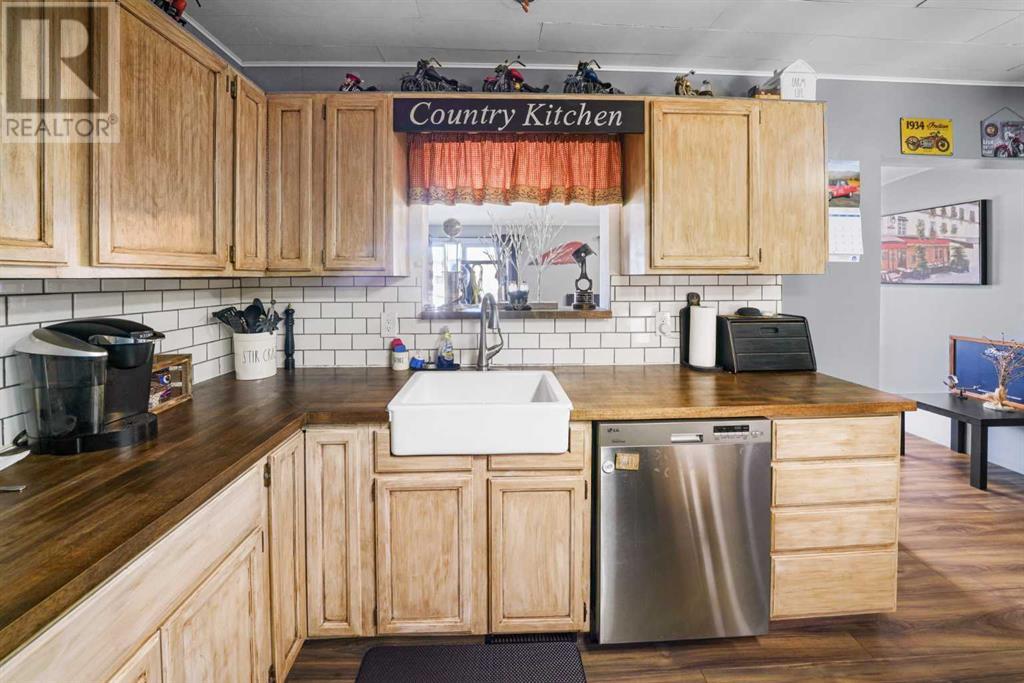Property at 4110 33 Street image 5