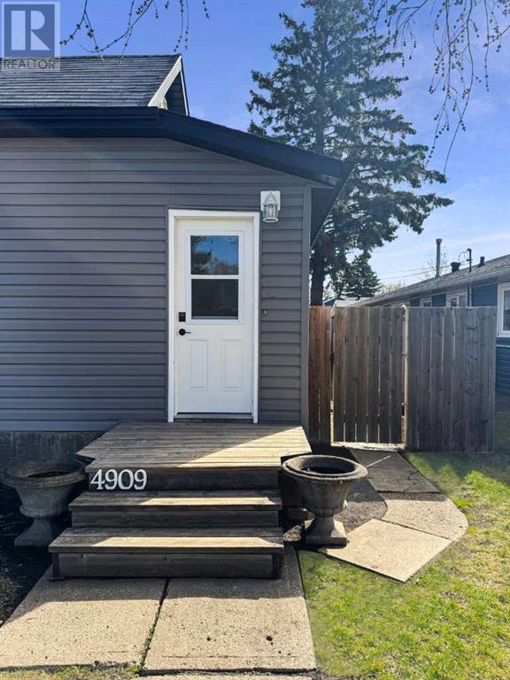 4909 46 Street, Stettler, Alberta  T0C 2L2 - Photo 2 - A2214321