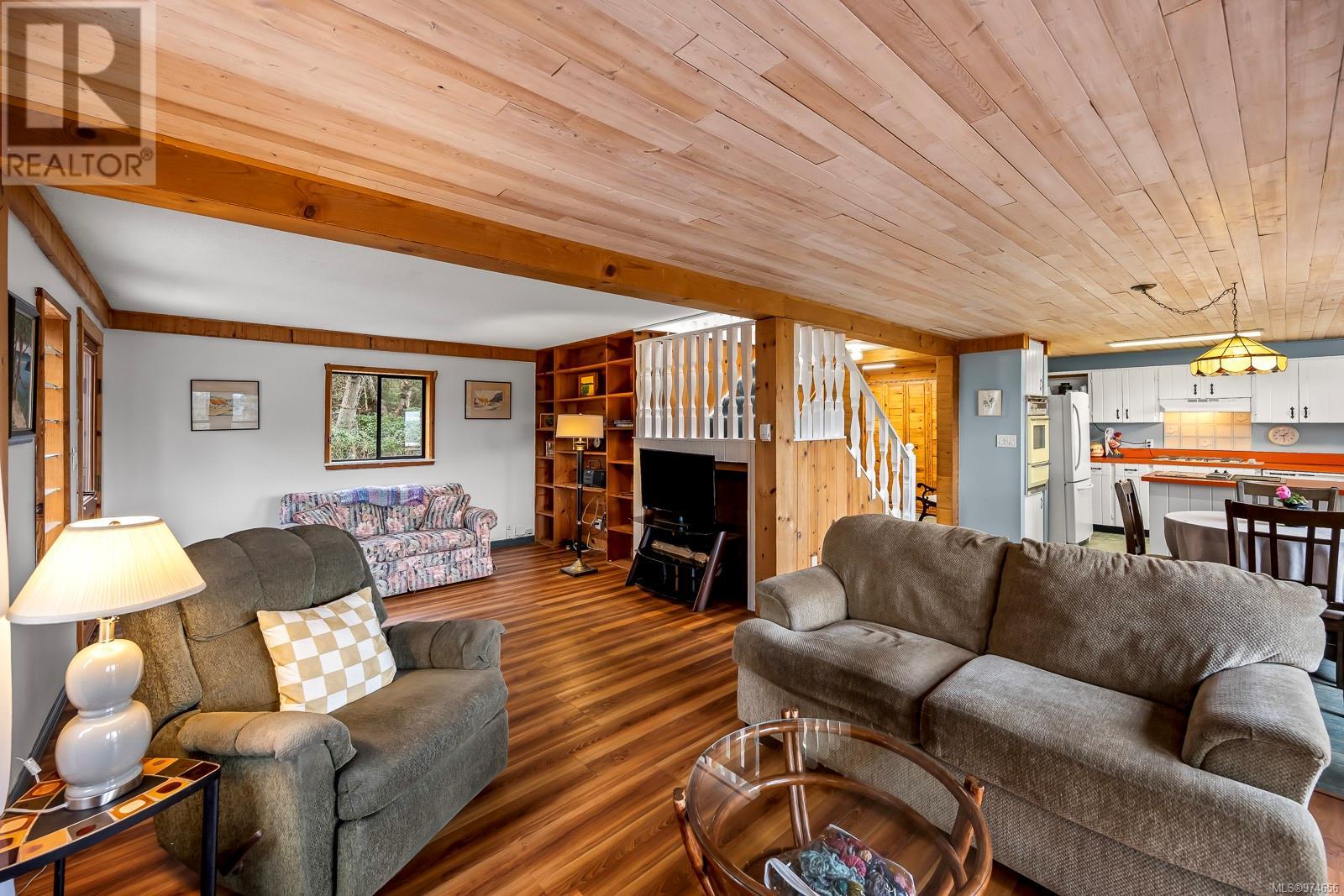 Property at 915 Mount Rd image 1