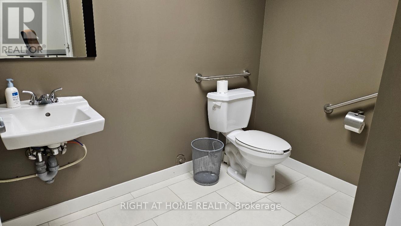 15 - 158 Don Hillock Drive, Aurora, Ontario  L4G 0G9 - Photo 15 - N12097692