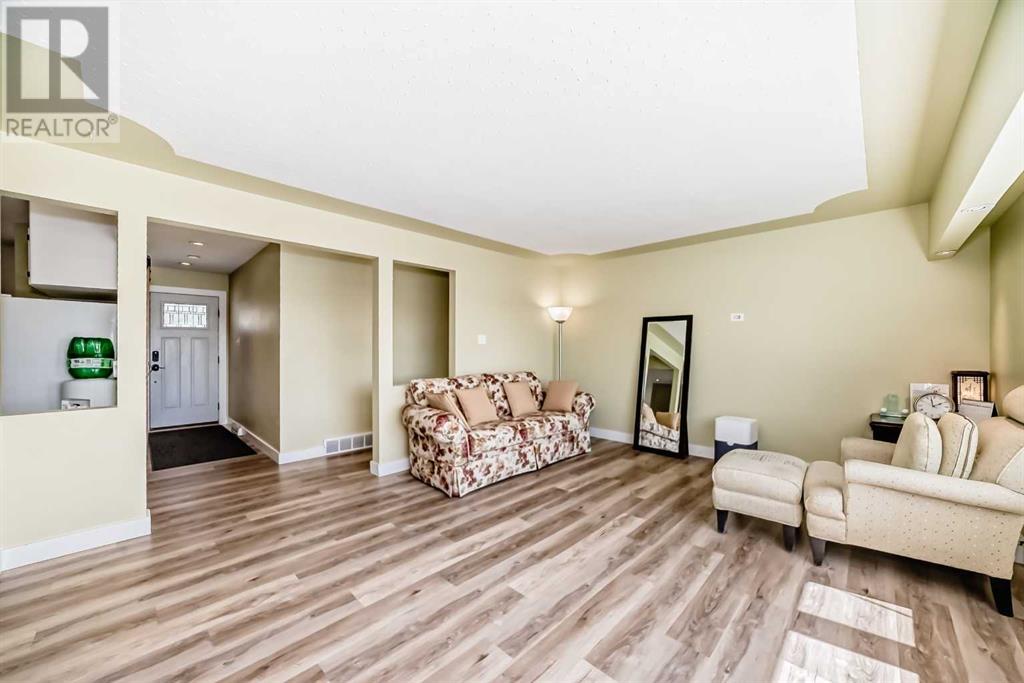 35 Collingwood Place Nw, Calgary, Alberta  T2L 0R1 - Photo 2 - A2215271