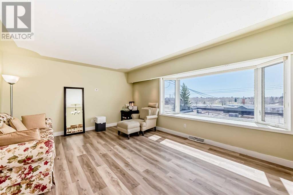 35 Collingwood Place Nw, Calgary, Alberta  T2L 0R1 - Photo 3 - A2215271
