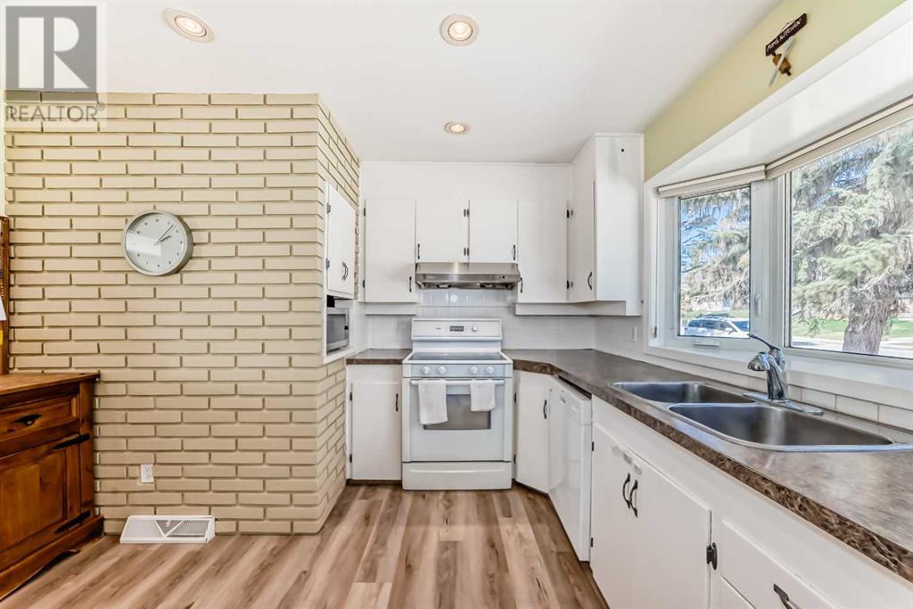 35 Collingwood Place Nw, Calgary, Alberta  T2L 0R1 - Photo 6 - A2215271