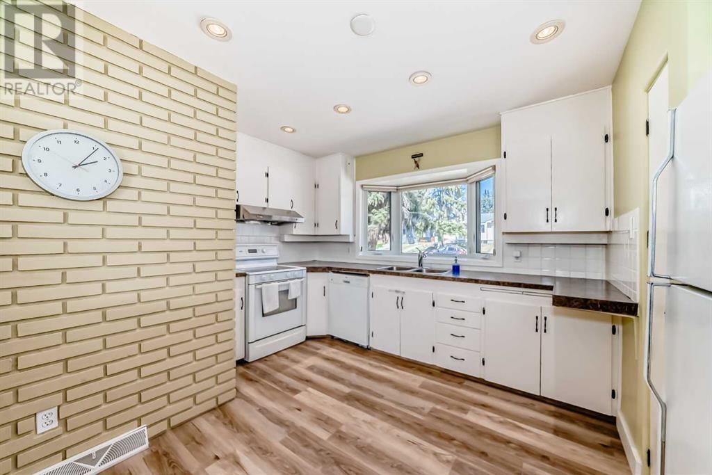 35 Collingwood Place Nw, Calgary, Alberta  T2L 0R1 - Photo 7 - A2215271