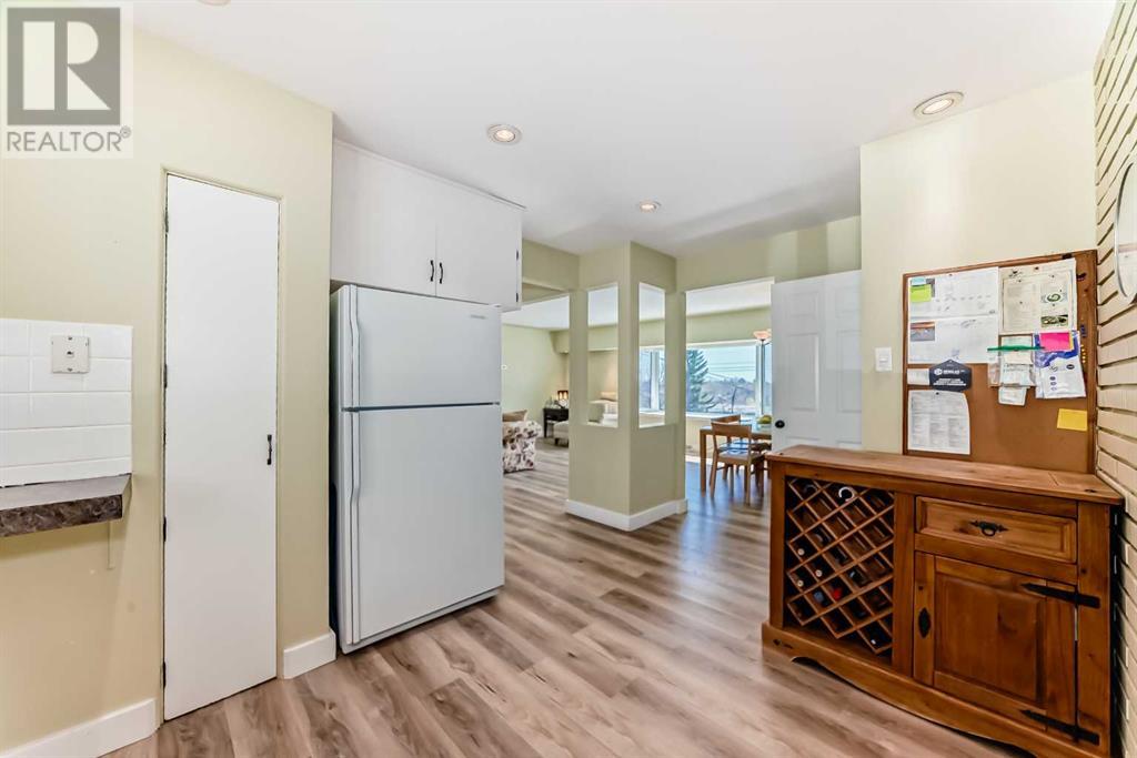 35 Collingwood Place Nw, Calgary, Alberta  T2L 0R1 - Photo 8 - A2215271