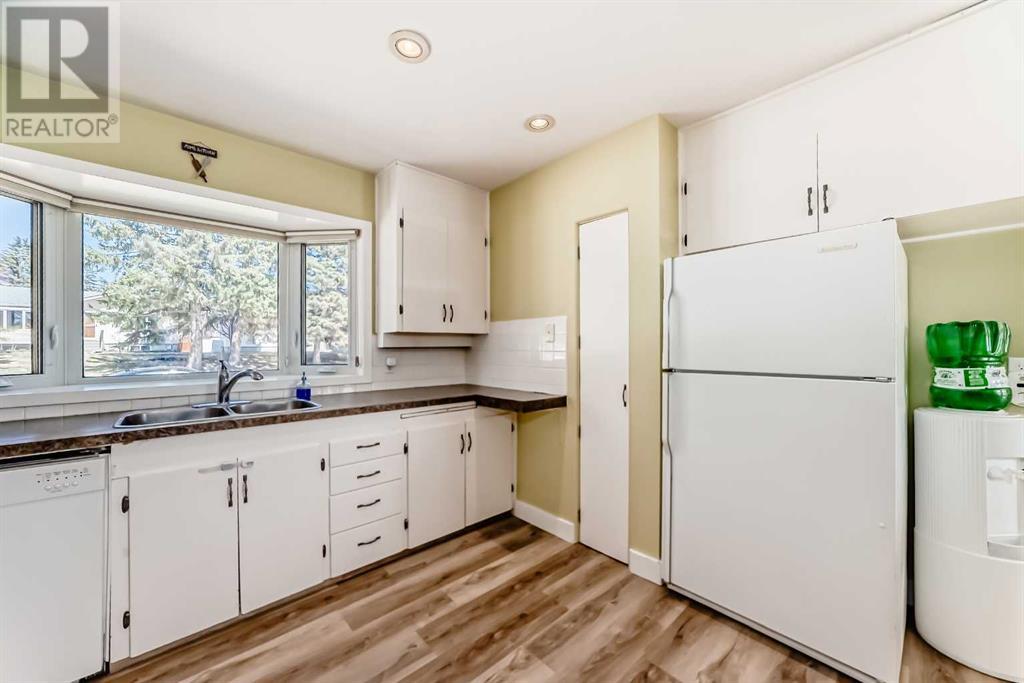 35 Collingwood Place Nw, Calgary, Alberta  T2L 0R1 - Photo 9 - A2215271