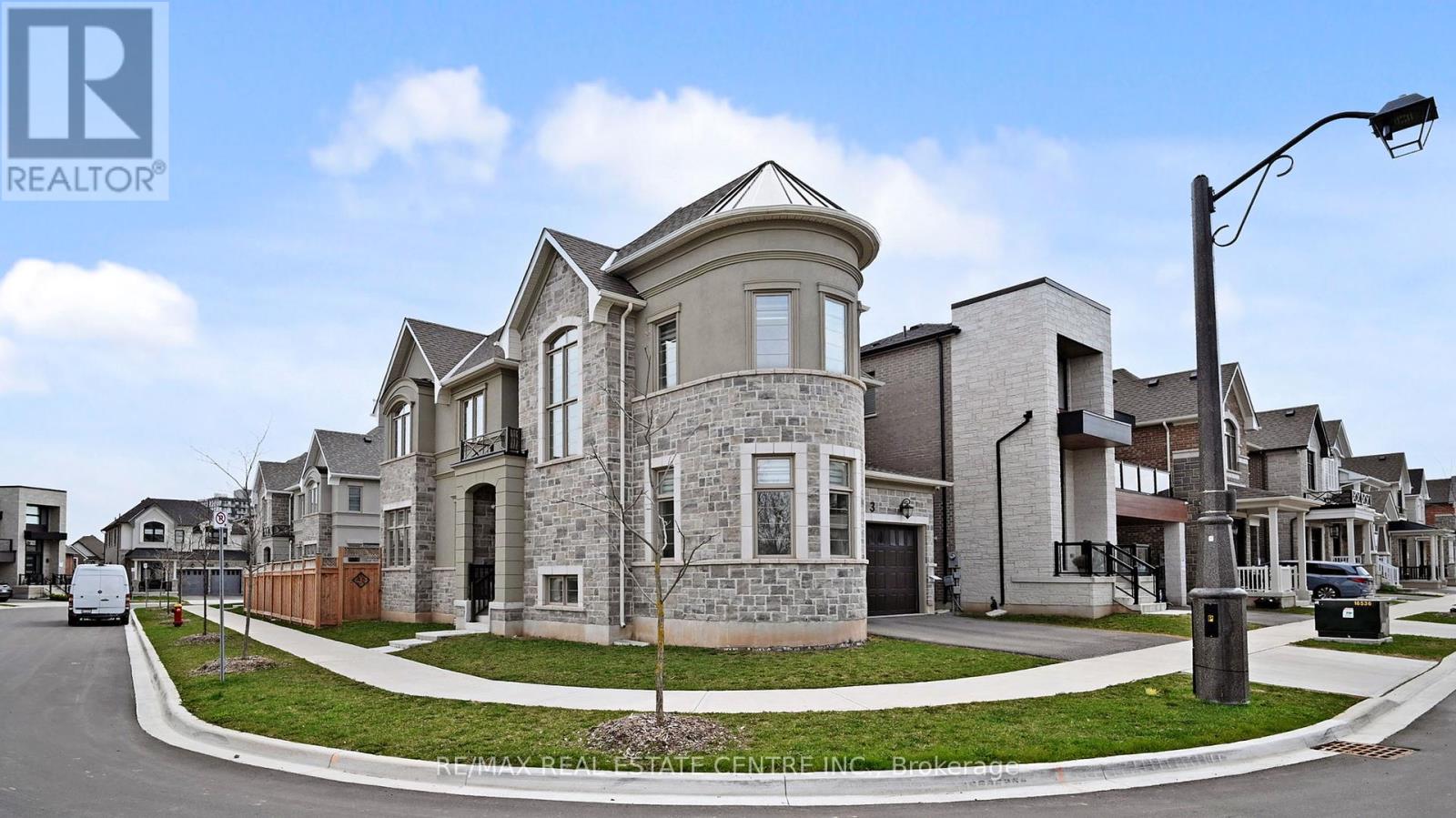 1473 Varelas Passage, Oakville, Ontario  L6H 3S2 - Photo 2 - W12107082