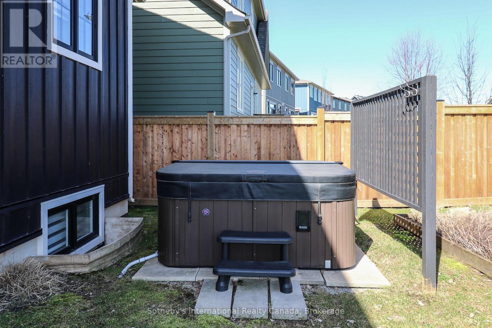 205 Yellow Birch Crescent, Blue Mountains, Ontario  L9Y 0Z3 - Photo 40 - X12106068