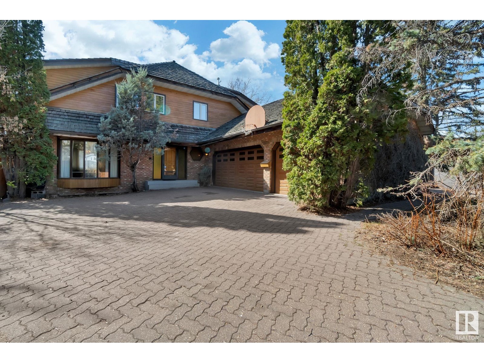 Property at 40 WILLOW WY NW image 1