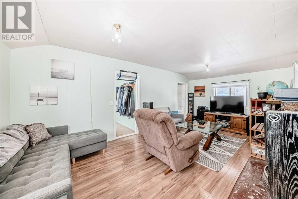 4740 50 Street, Sylvan Lake, Alberta  T4S 1G6 - Photo 11 - A2195191