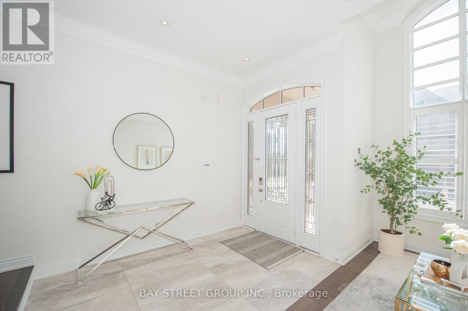 3187 Daniel Way, Oakville, Ontario  L6H 0V7 - Photo 2 - W12107111