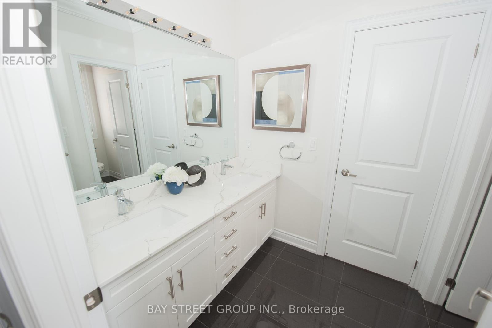 3187 Daniel Way, Oakville, Ontario  L6H 0V7 - Photo 33 - W12107111