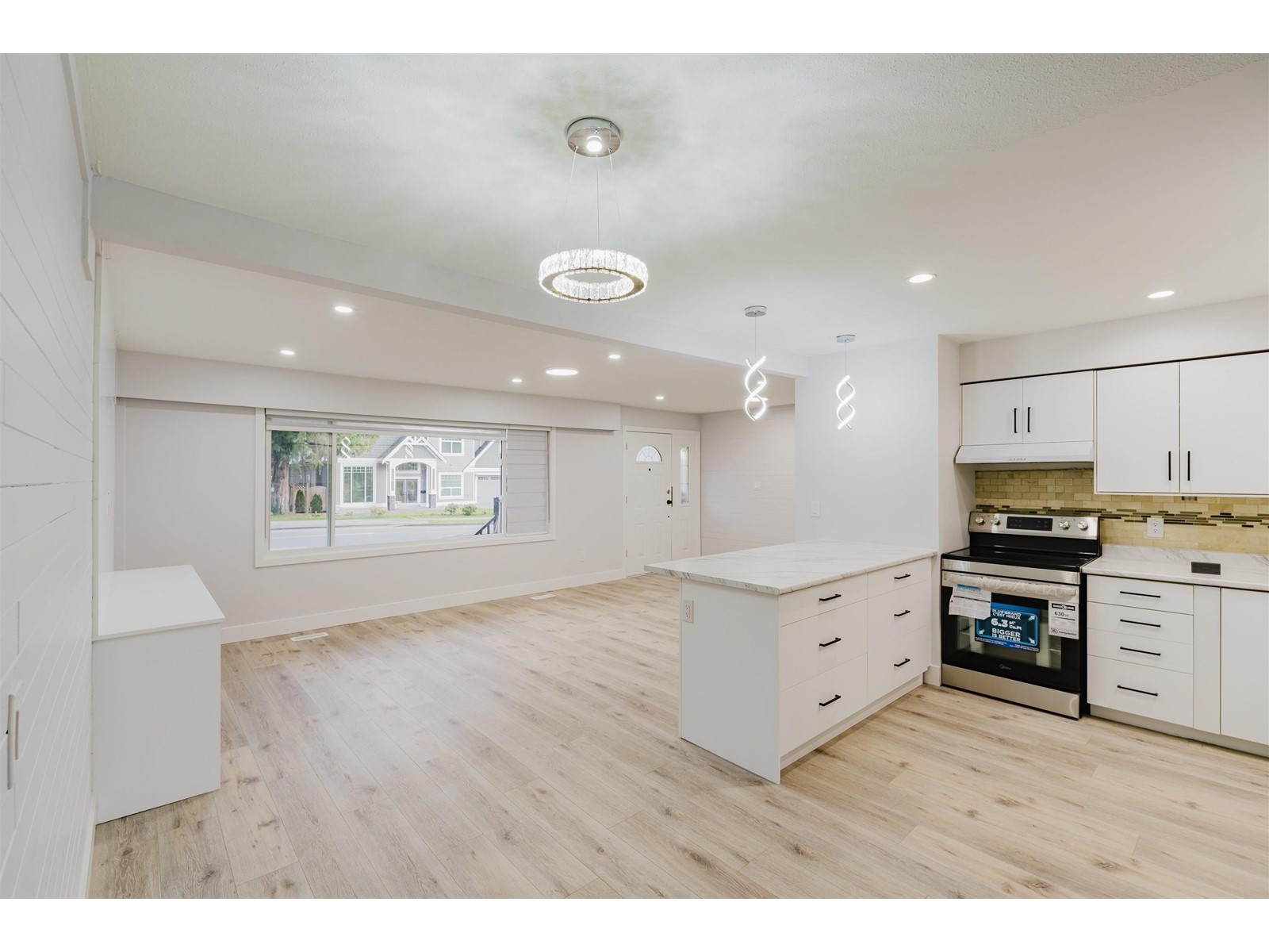 7045 142 Street, Surrey, British Columbia  V3W 5N4 - Photo 2 - R2989919