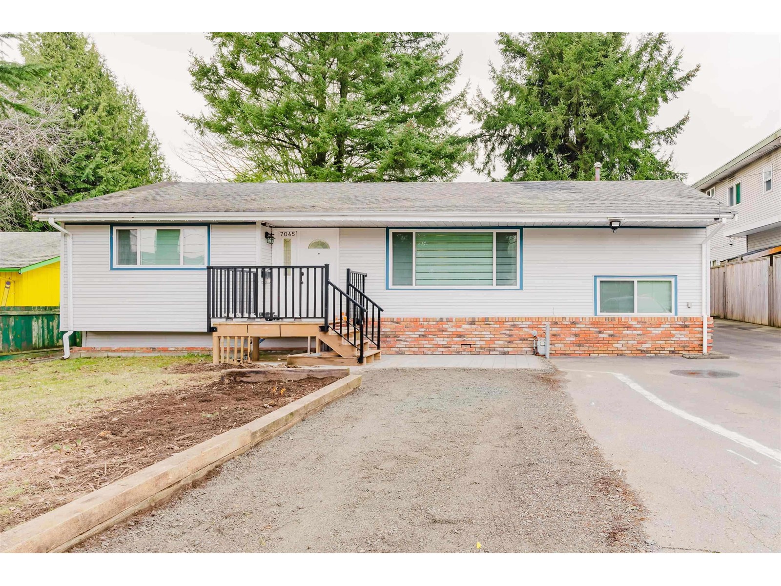 7045 142 Street, Surrey, British Columbia  V3W 5N4 - Photo 1 - R2989919