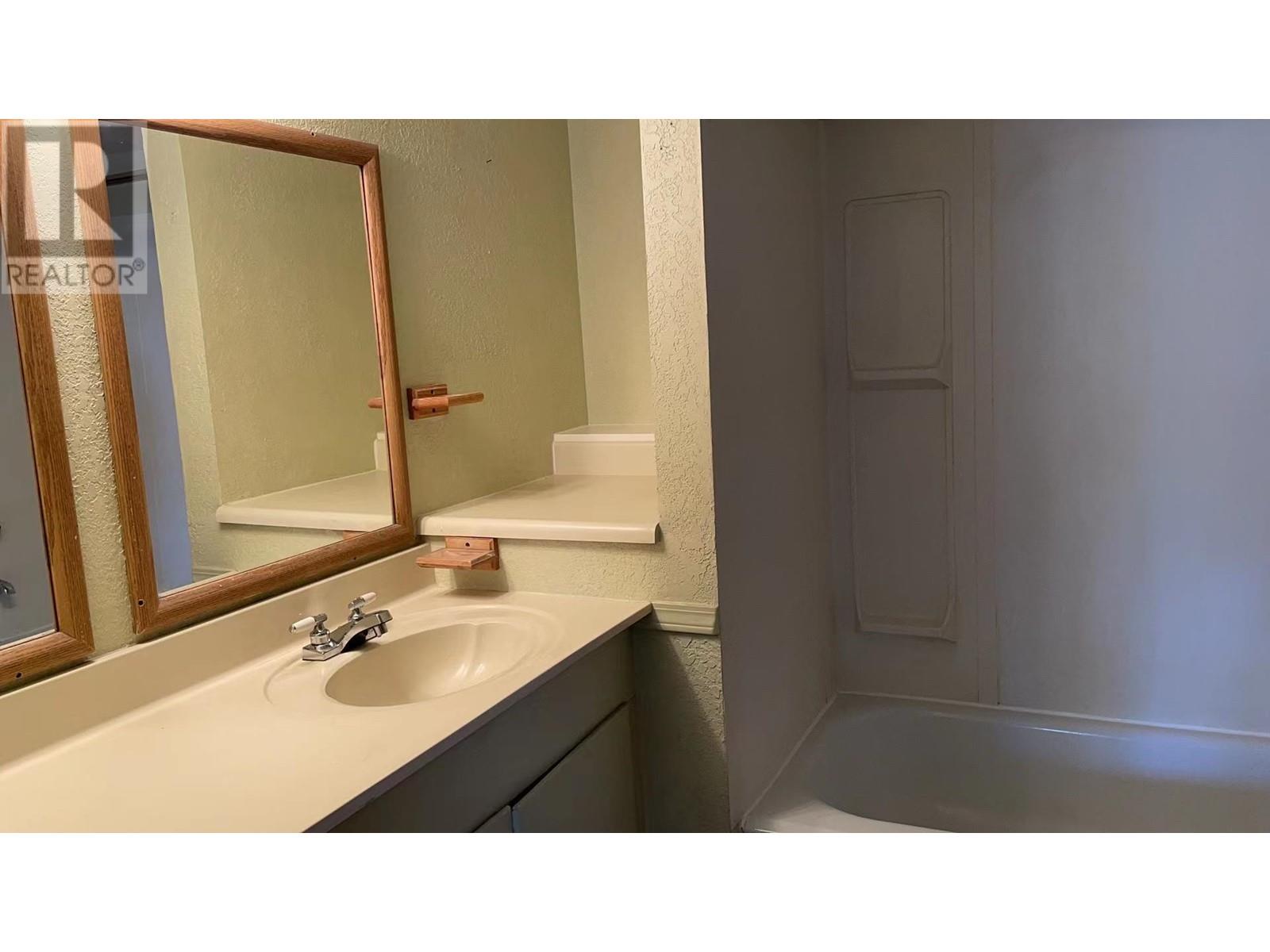 Property at 3805 22 Avenue image 3