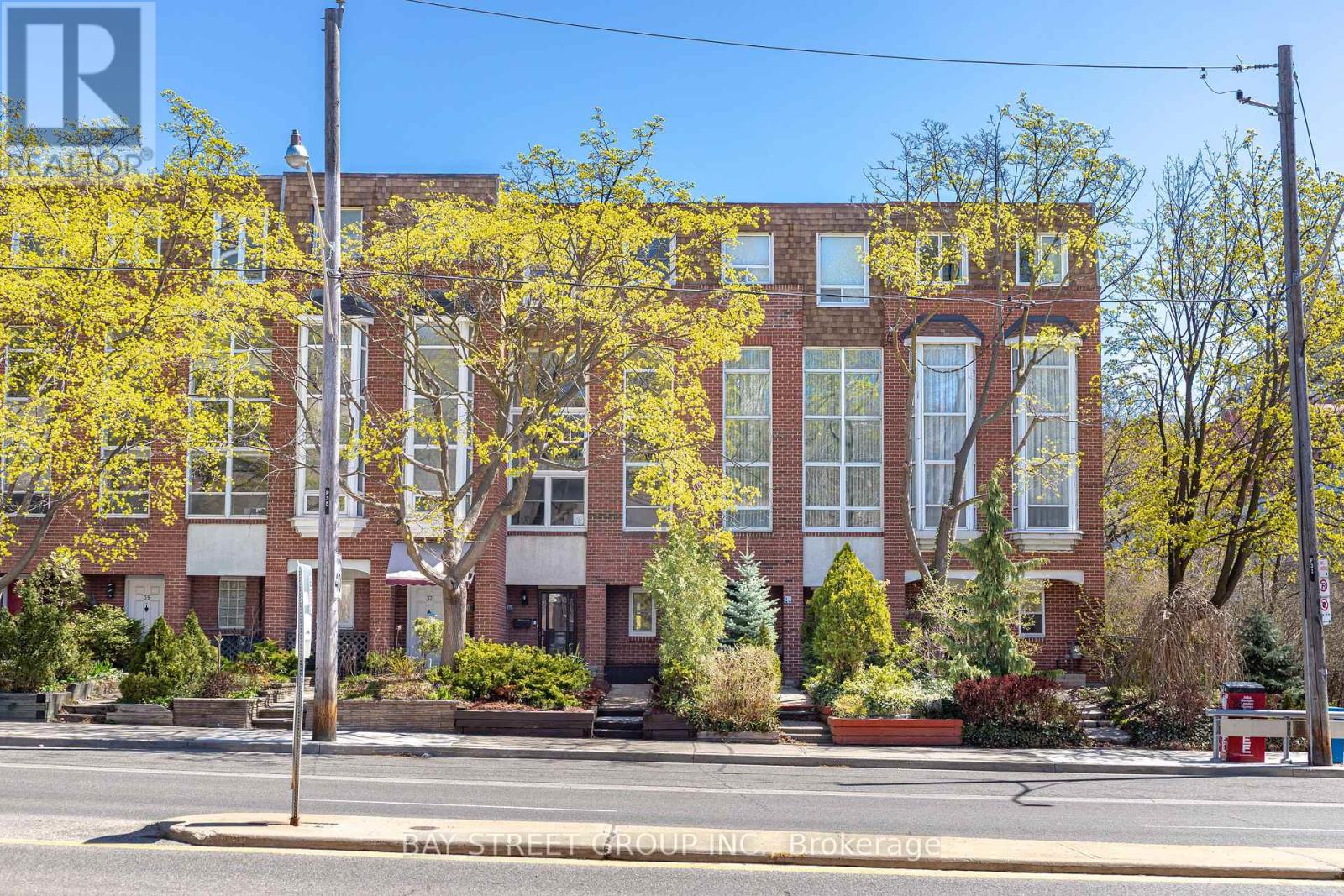 Property at 35 KEELE STREET image 1