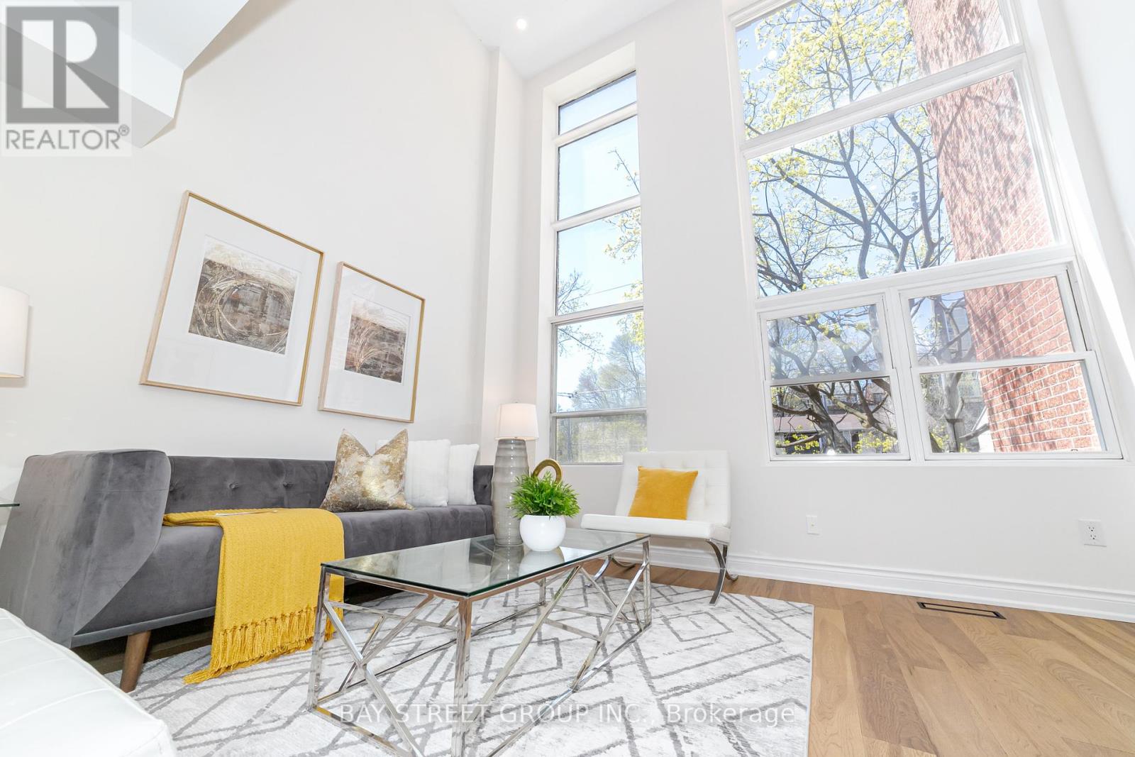 Property at 35 KEELE STREET image 2