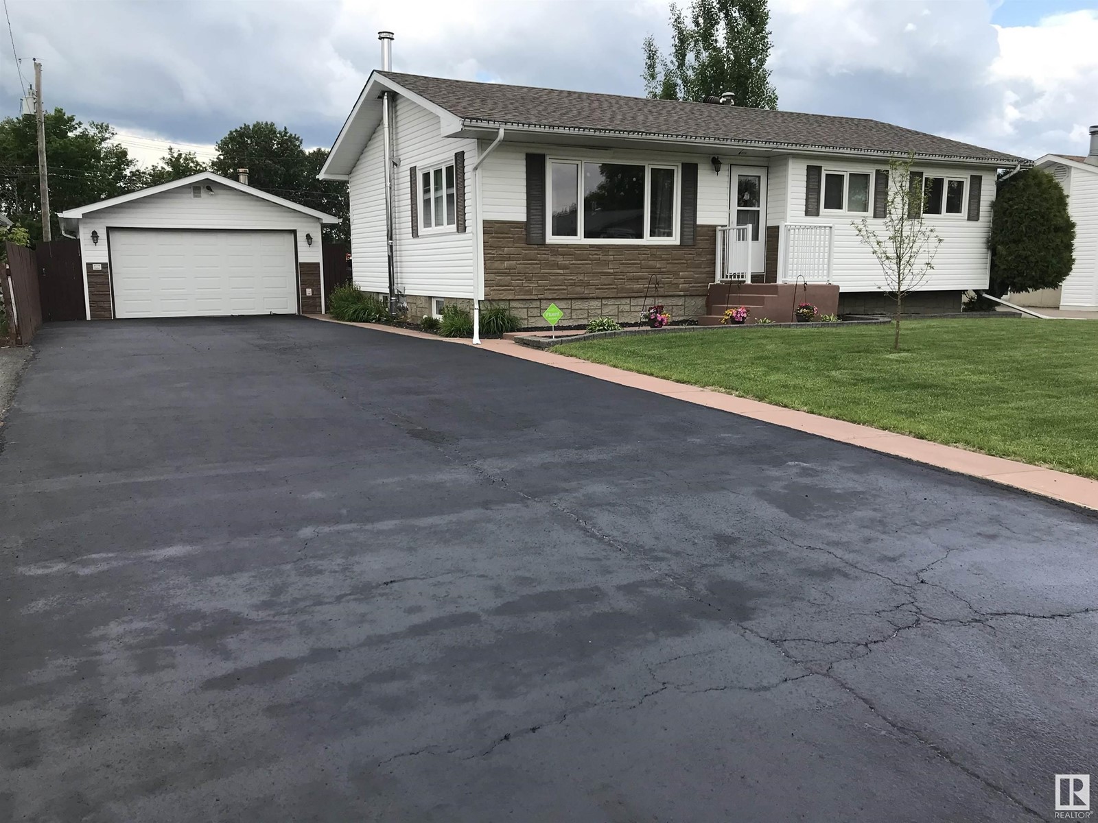 Property at 4912 59 ST image 3
