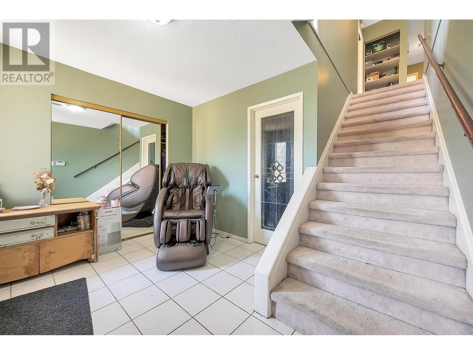 8071 Greenlake Place, Burnaby, British Columbia  V5A 3N5 - Photo 6 - R2989193