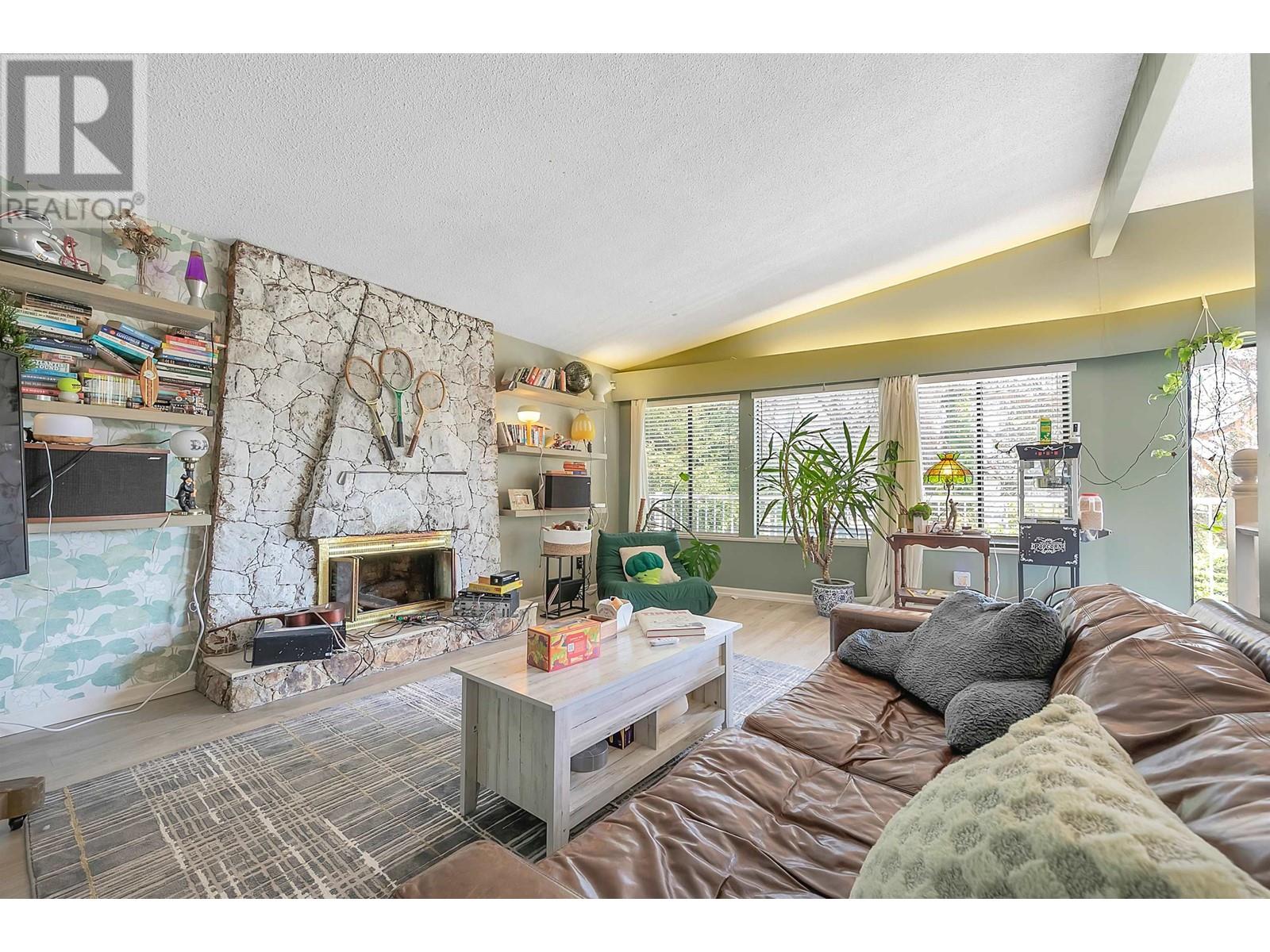 8071 Greenlake Place, Burnaby, British Columbia  V5A 3N5 - Photo 4 - R2989193