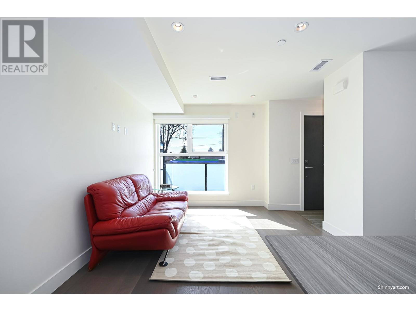 Property at 153 W 41ST AVENUE image 2