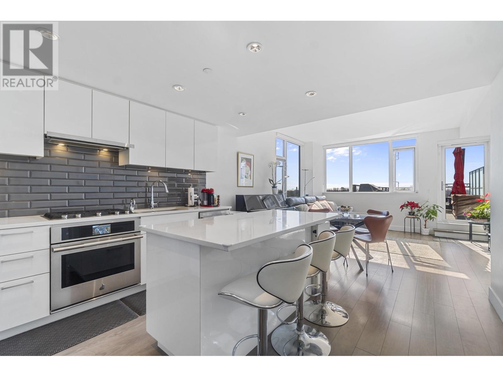 Property at 702 3451 SAWMILL CRESCENT image 2
