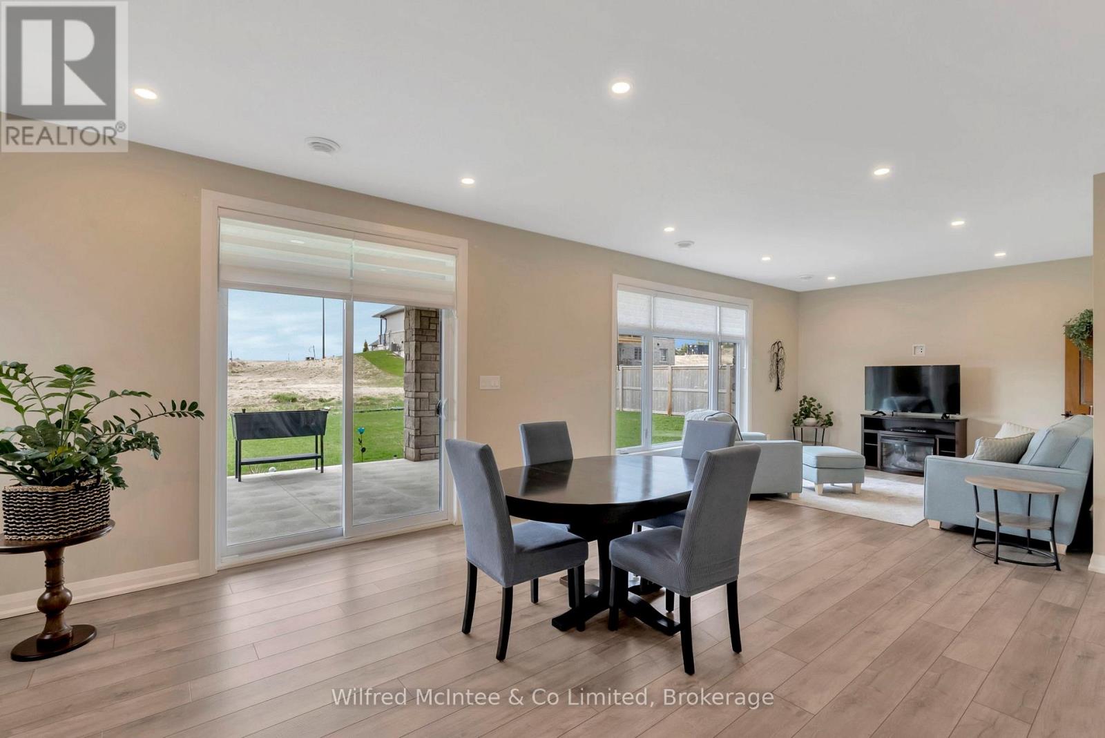 207 Irishwood Lane, Brockton, Ontario  N0G 2V0 - Photo 14 - X12107179
