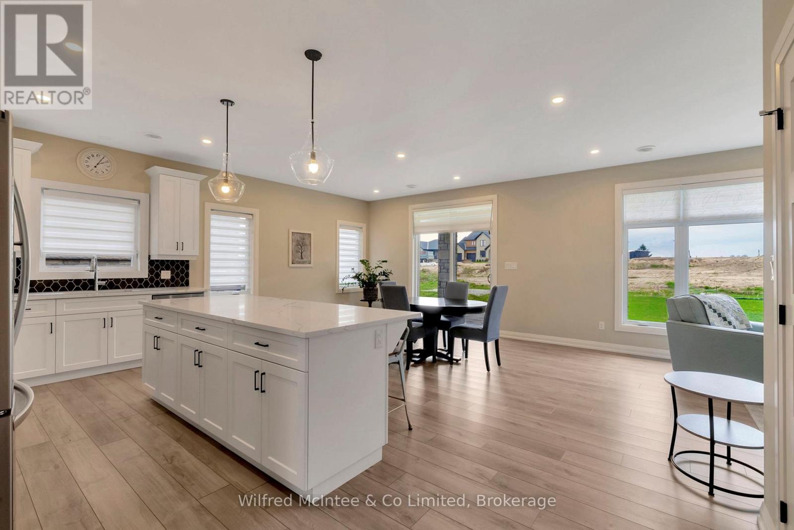 207 Irishwood Lane, Brockton, Ontario  N0G 2V0 - Photo 15 - X12107179