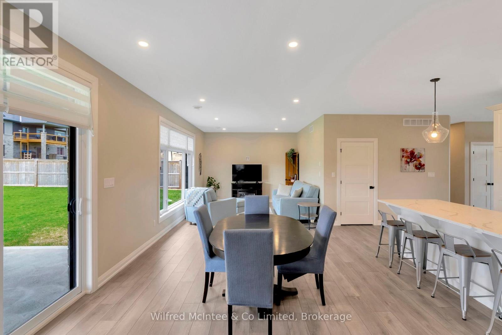 207 Irishwood Lane, Brockton, Ontario  N0G 2V0 - Photo 16 - X12107179